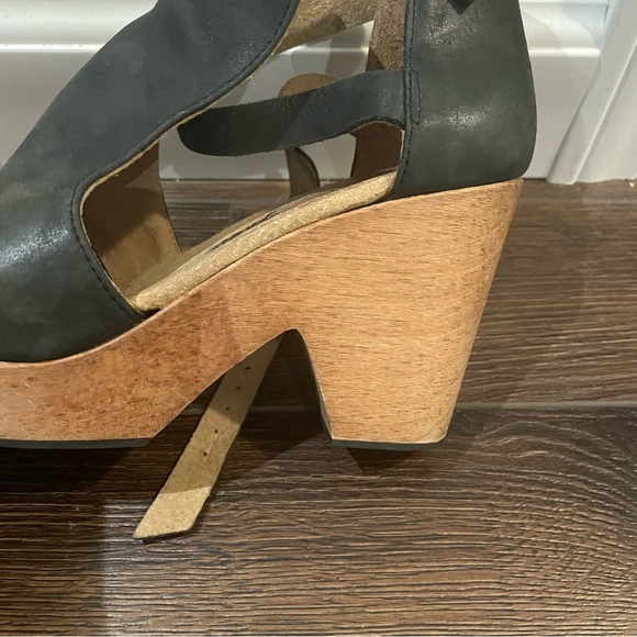 Free People Cedar Clog Ankle Strap in Black Suede Bohemian Wood Clog 36/6 - Picture 10 of 15
